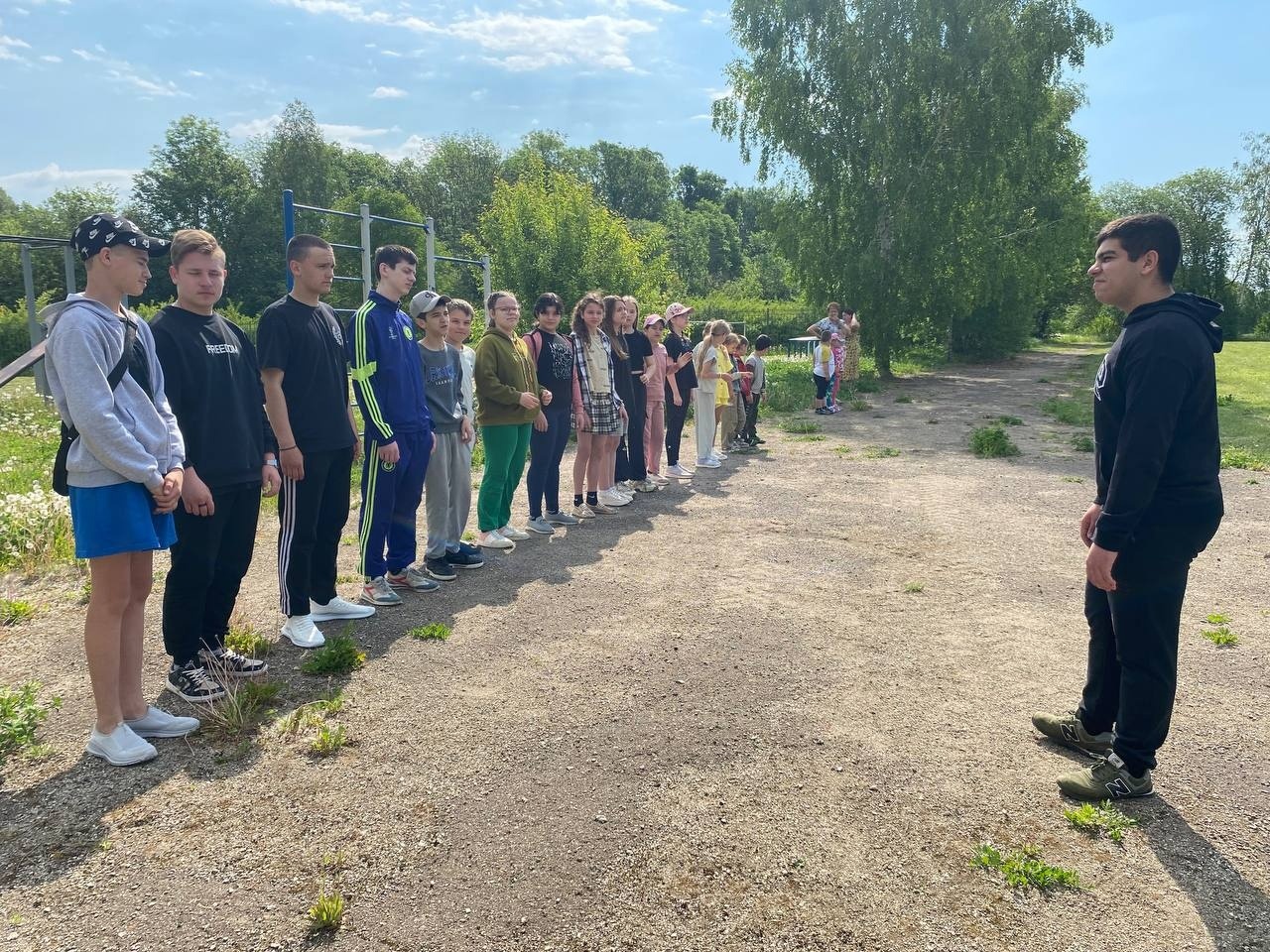 Солнечное утро приветствовало начало работы пришкольного оздоровительного лагеря..